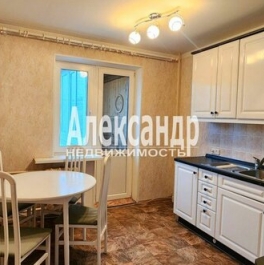 Продажа 3-комн квартиры на вторичном рынке Киришский район, улица Строителей,  д. 18