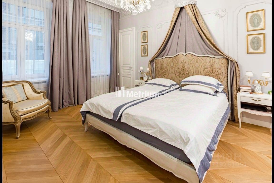 Продажа 2-комн квартиры на вторичном рынке Никольская улица, 10/2С2б