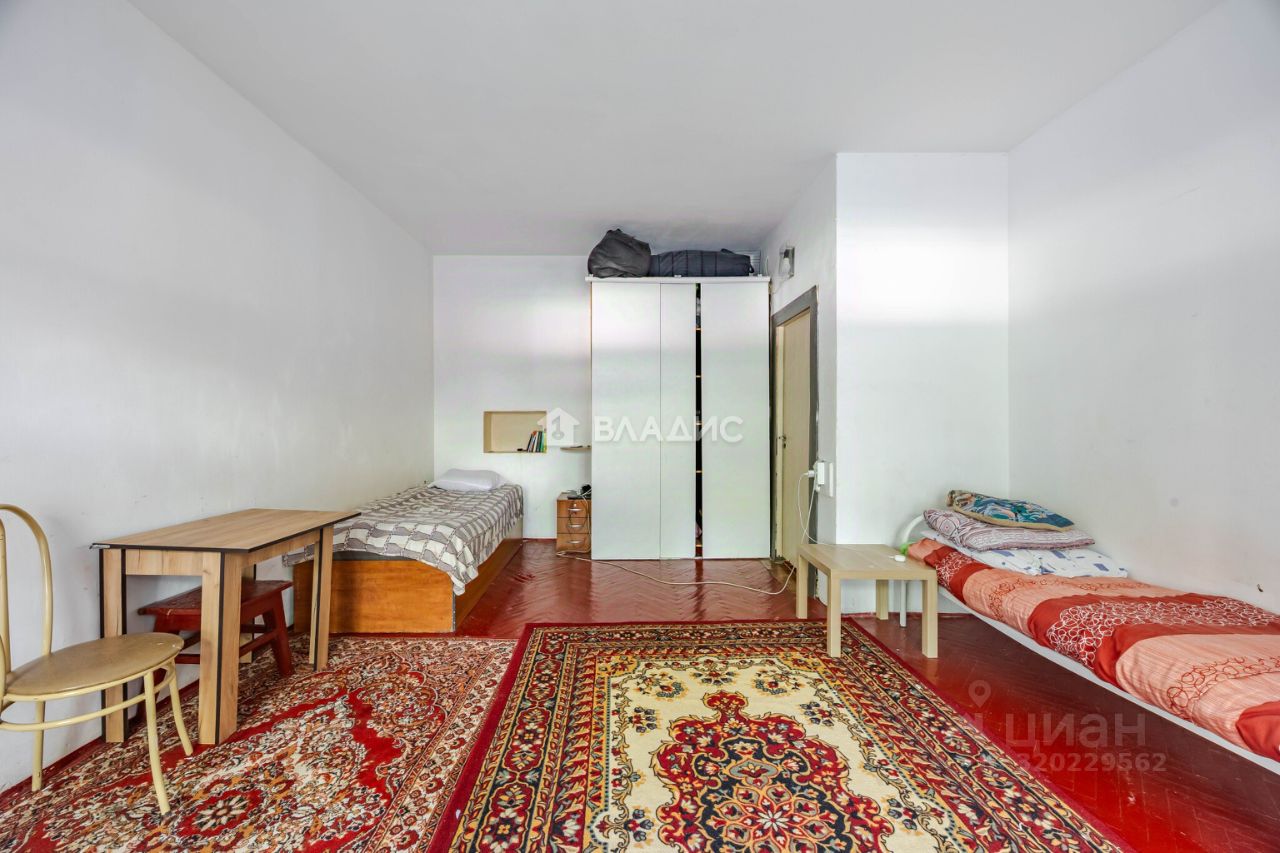 Продажа 3-комн квартиры на вторичном рынке 13-я Васильевского острова линия, 58-60