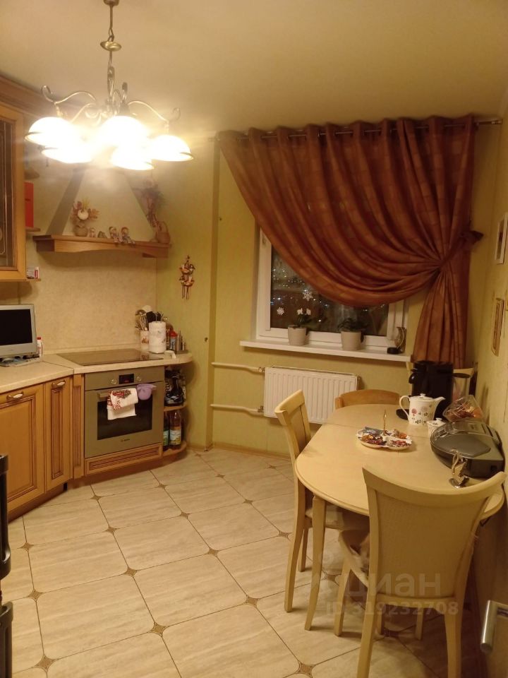 Продажа 2-комн квартиры на вторичном рынке Дунайский проспект, 23