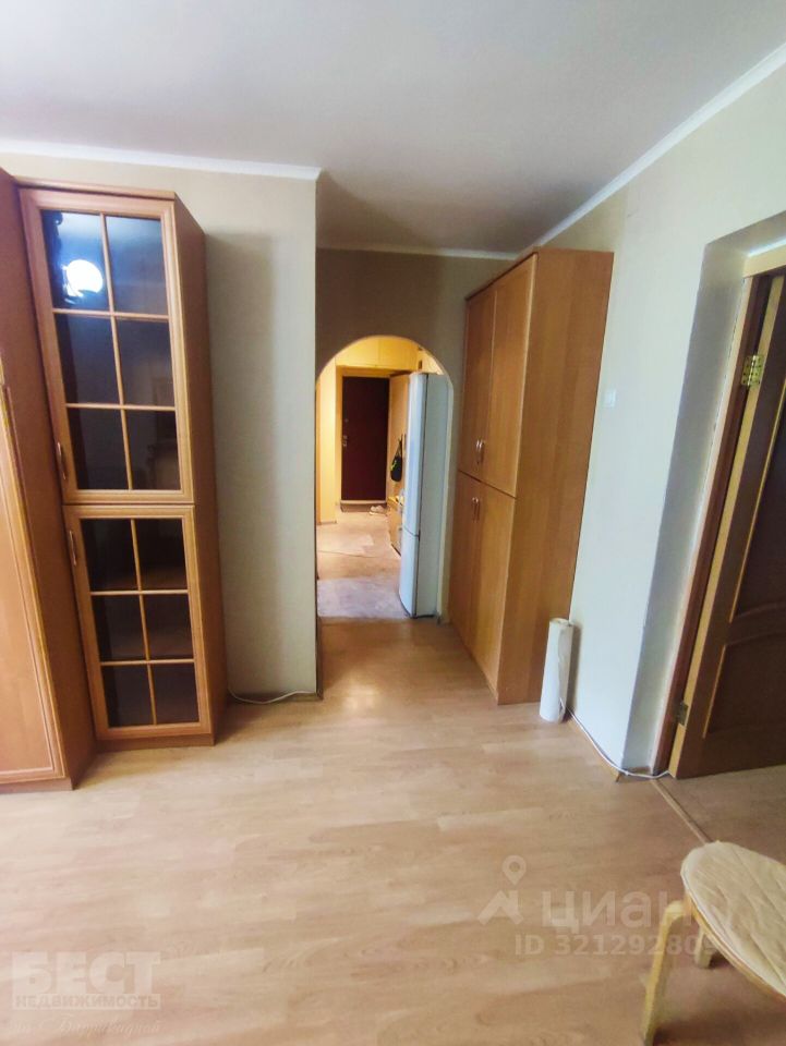 Продажа 3-комн квартиры на вторичном рынке Нахабино пгт, улица Парковая, 3