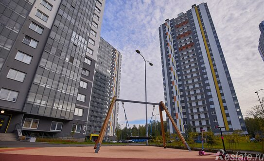 Продажа 1-комн квартиры на вторичном рынке Орлово-Денисовский проспект,  д. 15 к1 с1