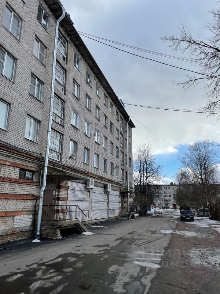 Продажа 3-комн квартиры на вторичном рынке Имени Морозова городской поселок, улица Хесина, 13