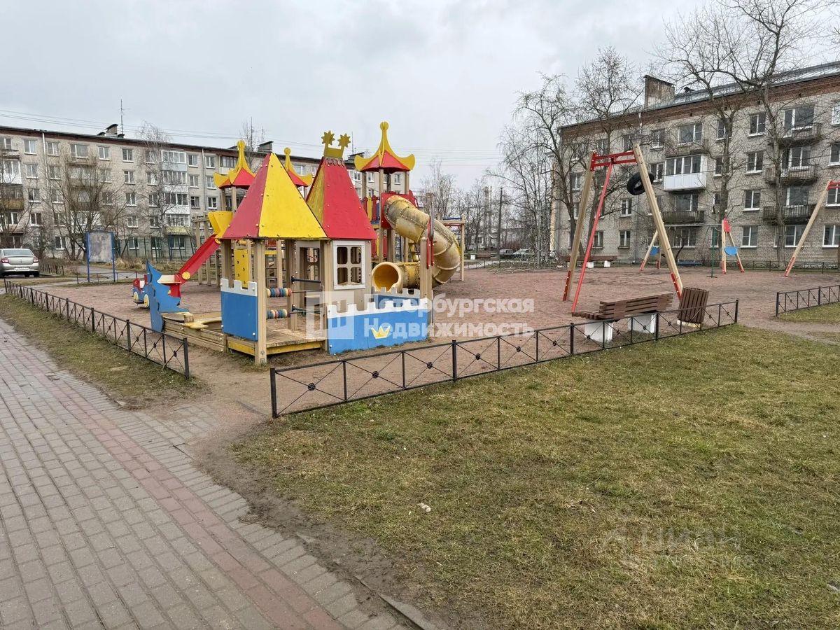 Продажа 1-комн квартиры на вторичном рынке Петергоф, Ропшинское шоссе, 11