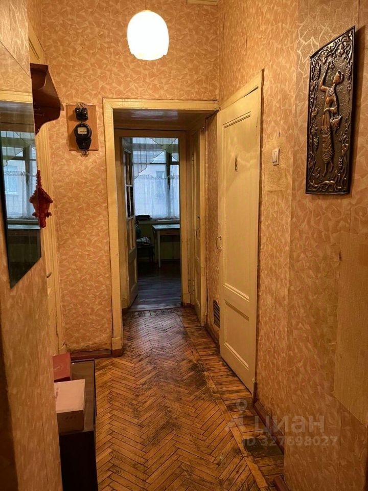 Продажа 4-комн квартиры на вторичном рынке бульвар Красных Зорь, 1