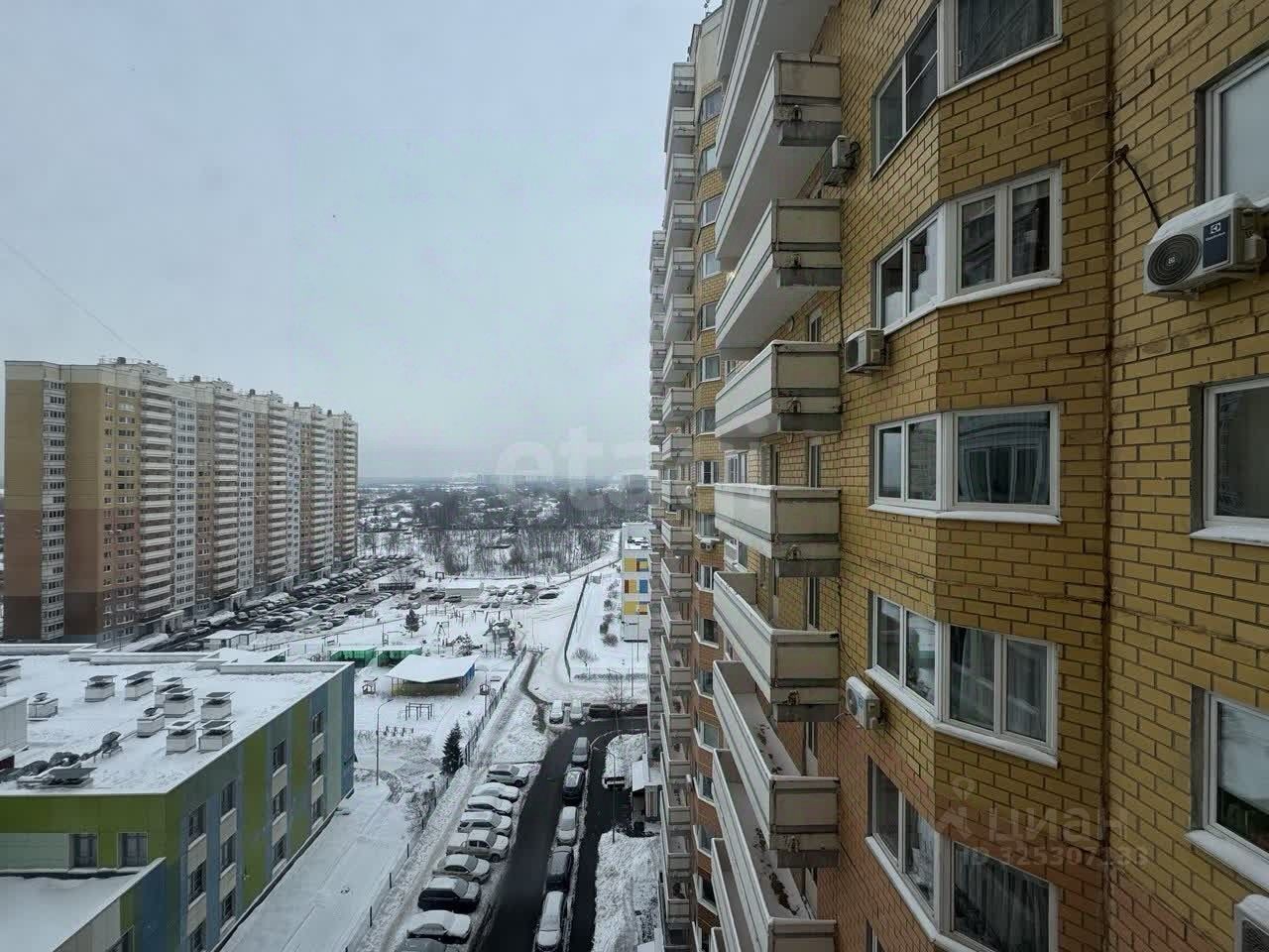 Продажа 3-комн квартиры на вторичном рынке Синявинская улица, 11к10