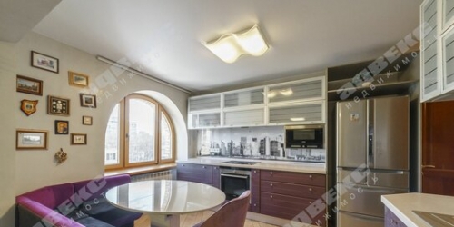 4-комн квартира ул Бассейная,  д. 7