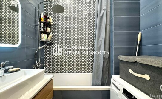 Продажа 2-комн квартиры на вторичном рынке Химки, улица Германа Титова,  д. 3 к2