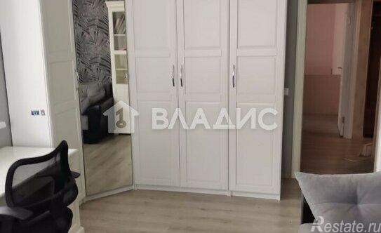 Продажа 4-комн квартиры на вторичном рынке Радиальная 6-я ул,  д. 3 к10