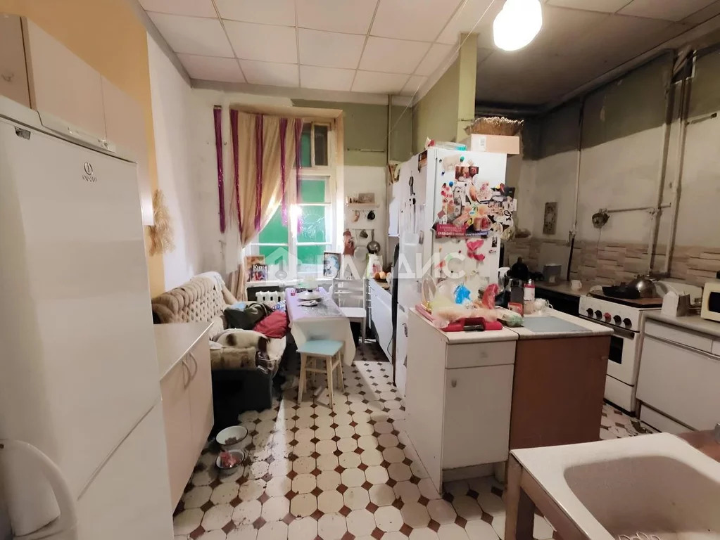 Продажа 4-комн квартиры на вторичном рынке Свечной пер.,  д. 27