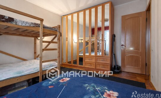 Продажа 3-комн квартиры на вторичном рынке Октябрьская улица,  д. 42