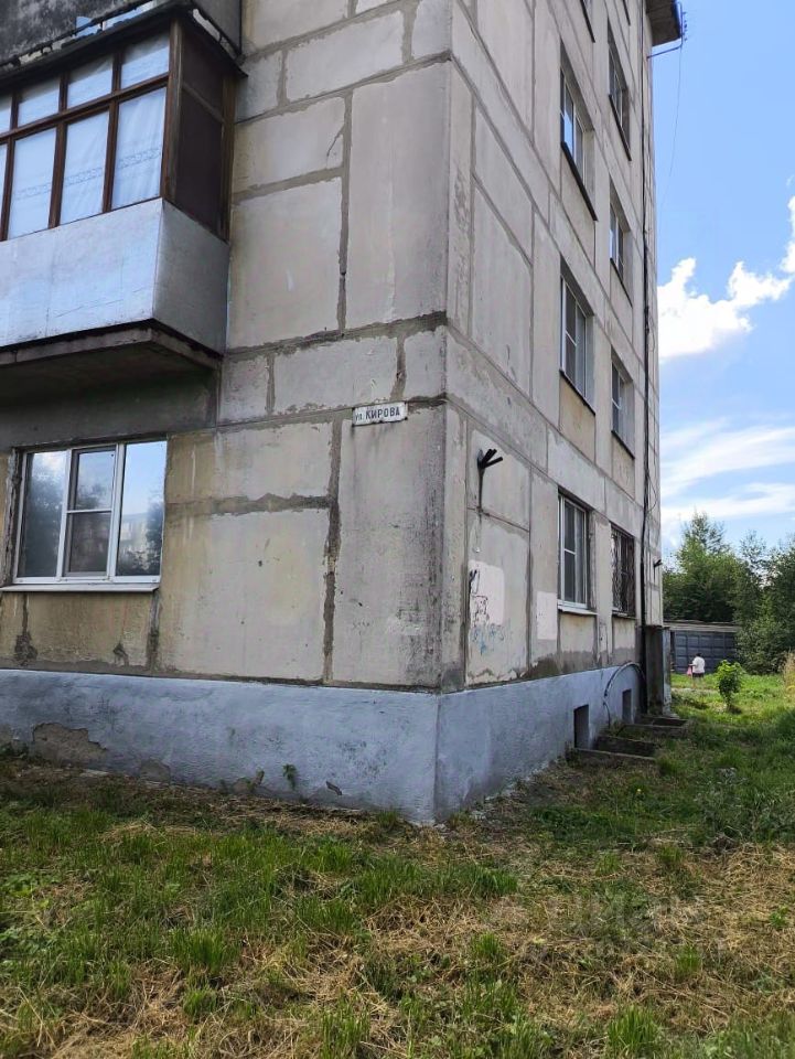 Продажа 2-комн квартиры на вторичном рынке Волхов, улица Кирова, 1А