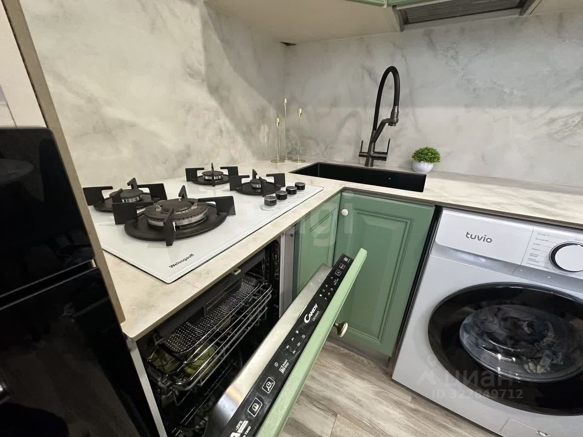 Продажа 3-комн квартиры на вторичном рынке Петергофское шоссе, 5К1