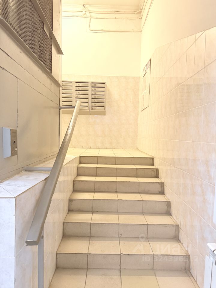 Продажа 1-комн квартиры на вторичном рынке улица Земляной Вал, 2