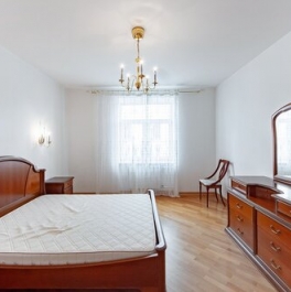 Продажа 3-комн квартиры на вторичном рынке ул Садовническая,  д. 27