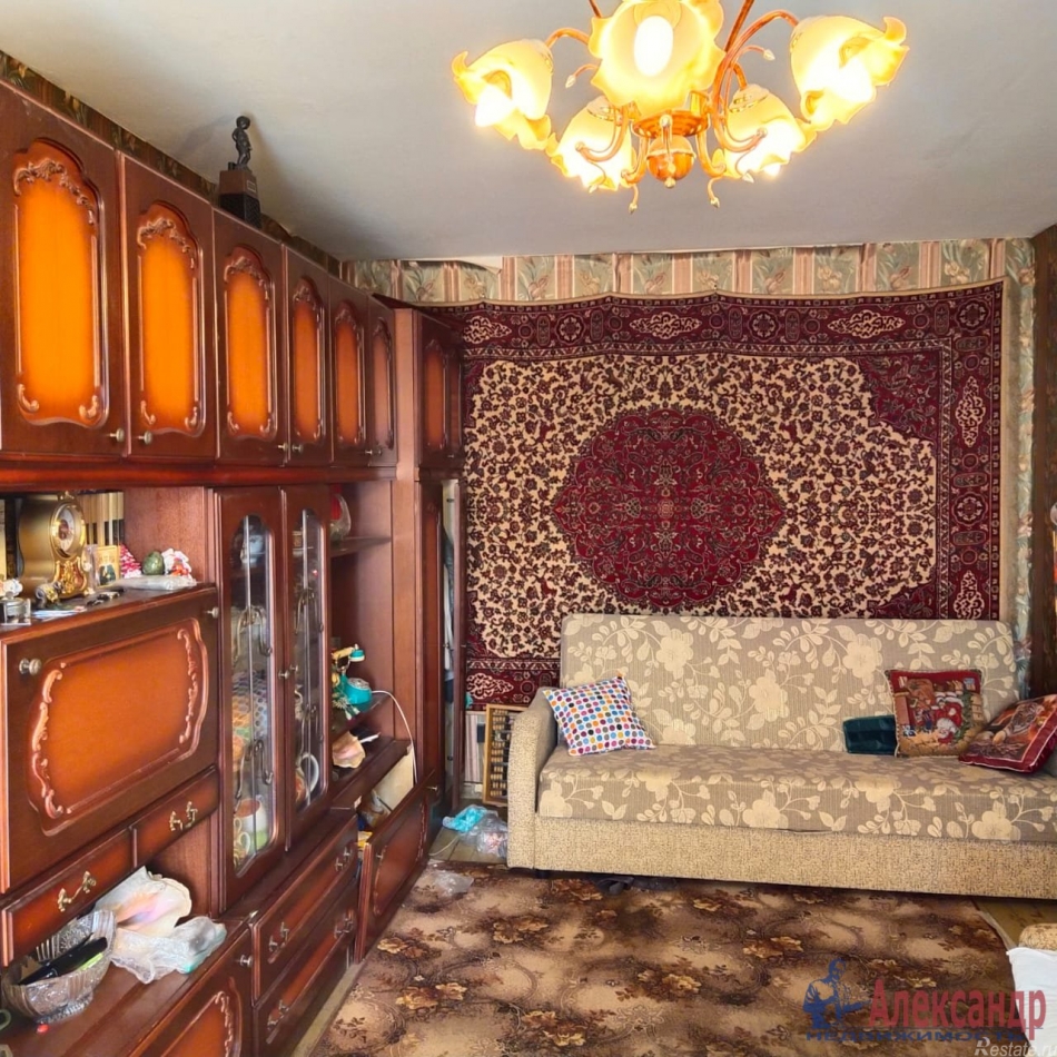 Продажа 2-комн квартиры на вторичном рынке Ломоносов г., Александровская ул. ,  д. 31