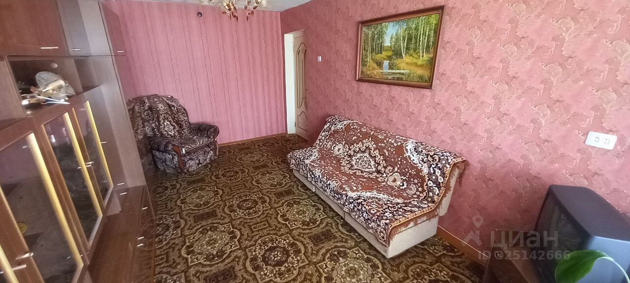 Продажа 2-комн квартиры на вторичном рынке Северный пгт, улица 8 Марта, 11