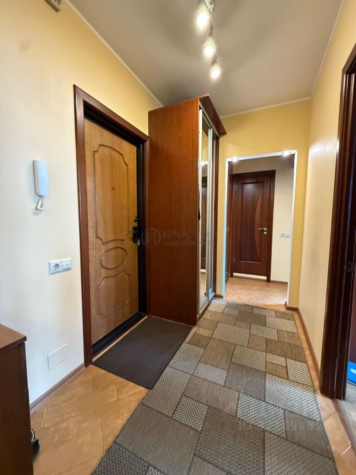 Продажа 2-комн квартиры на вторичном рынке улица Маршала Захарова, 10К2