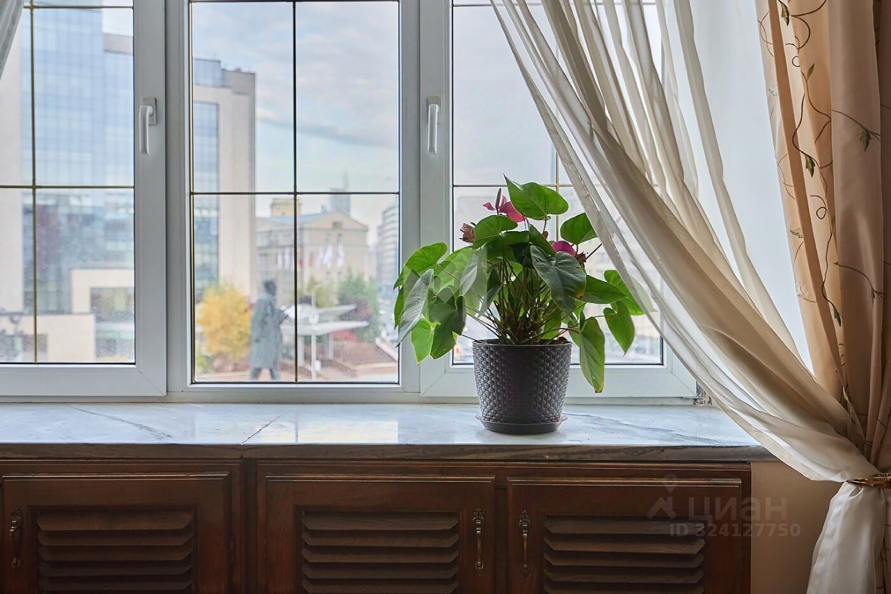 Продажа 4-комн квартиры на вторичном рынке Сретенский бульвар, 6/1С2