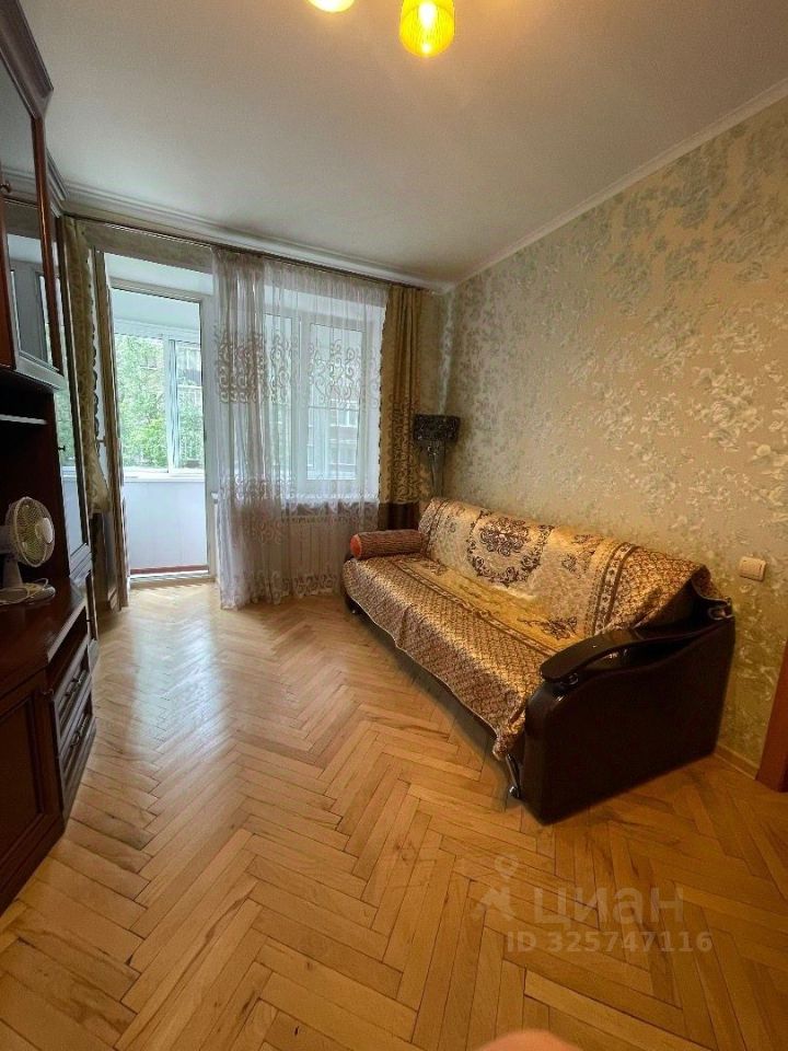 Продажа 2-комн квартиры на вторичном рынке улица Михайлова, 47/10к1