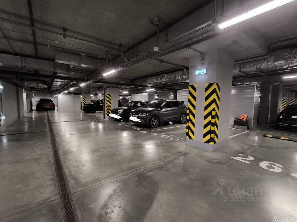 Продажа гаража б-р Братьев Весниных,  д. 2