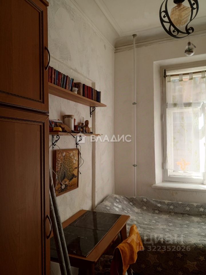 Продажа 4-комн квартиры на вторичном рынке проспект Малый Васильевского острова, 33