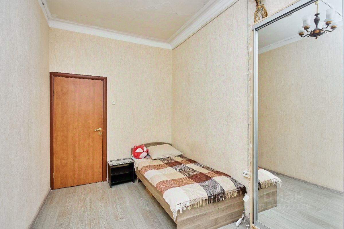 Продажа 4-комн квартиры на вторичном рынке Гороховая улица, 34