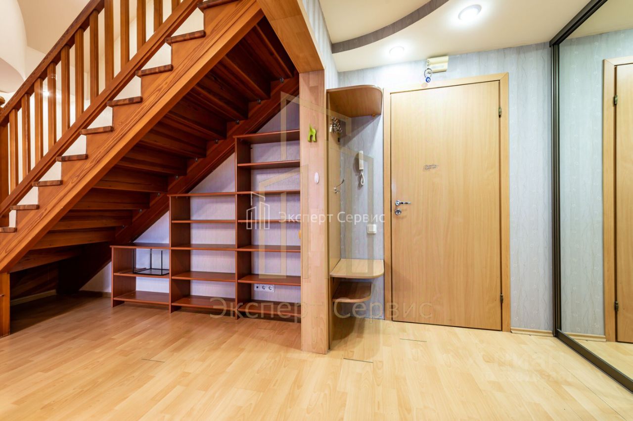 Продажа 3-комн квартиры на вторичном рынке Гатчина, улица Киргетова, 5