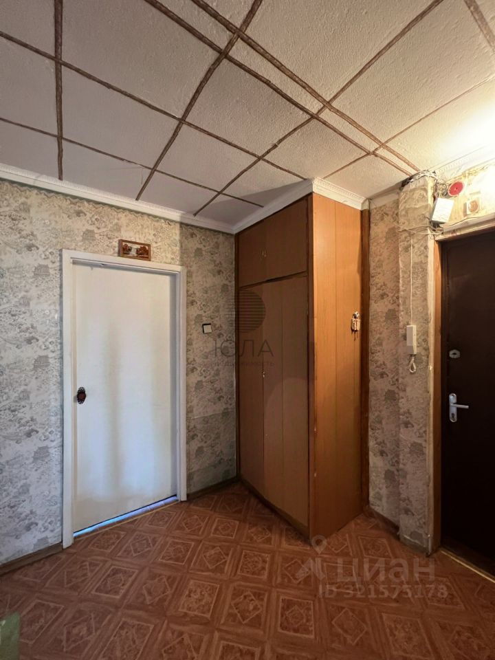 Продажа 3-комн квартиры на вторичном рынке пос. Сосново, улица Первомайская, 5