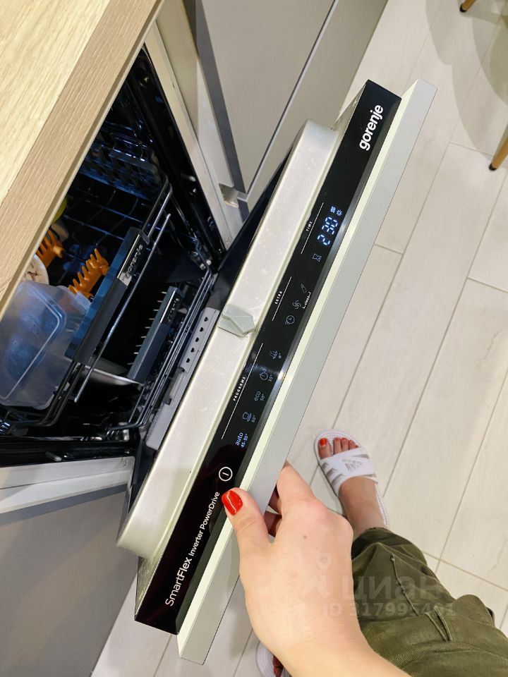 Продажа 3-комн квартиры на вторичном рынке Лобня, улица Калинина,  д. 21