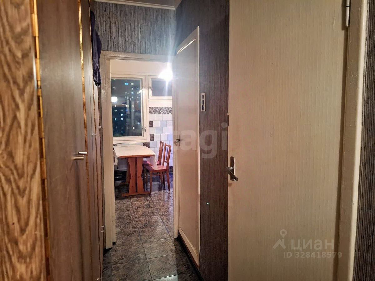 Продажа 3-комн квартиры на вторичном рынке Школьная улица, 126к2