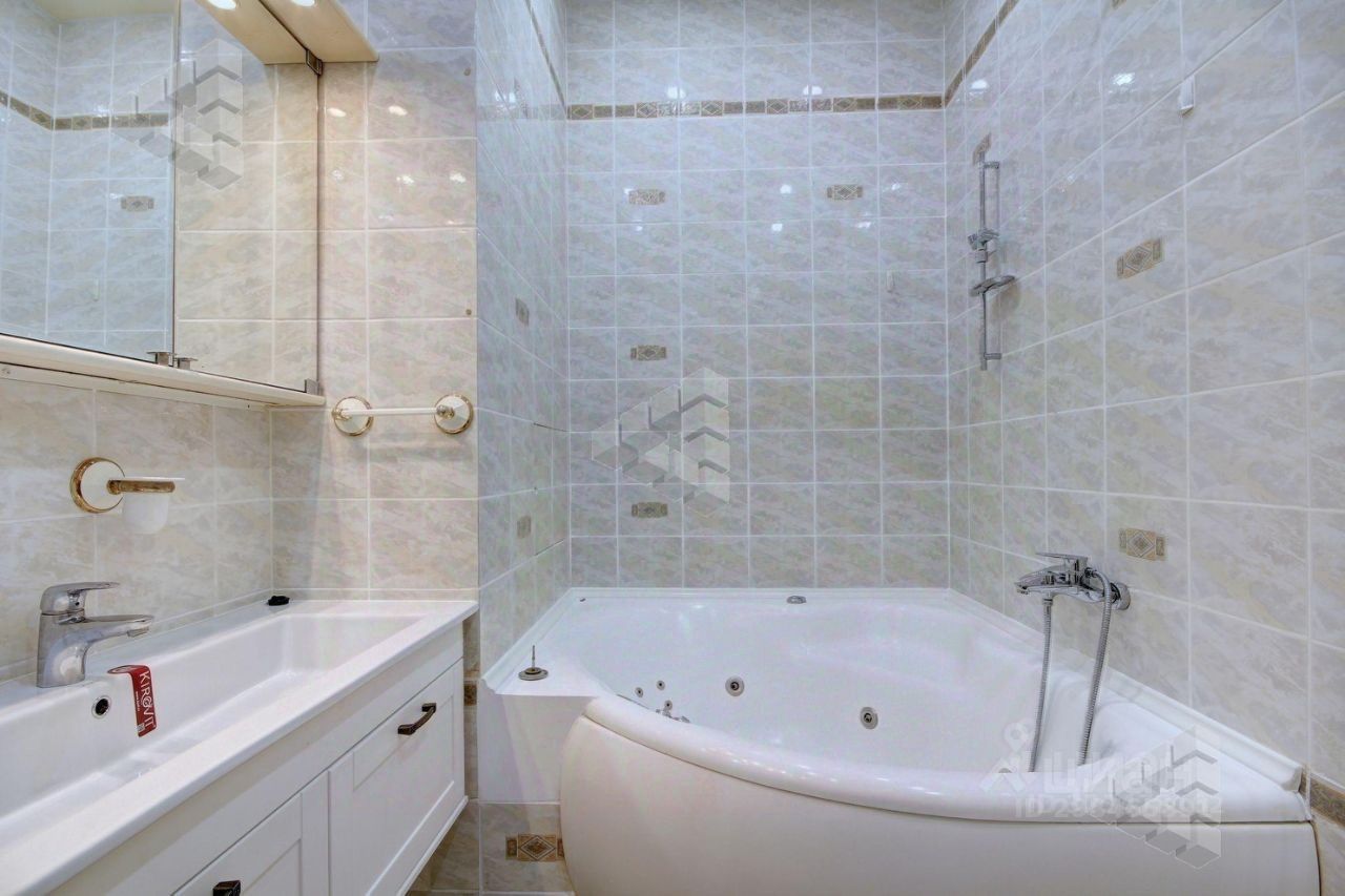 Аренда 3-комн квартиры на вторичном рынке Кутузовский проспект, 30