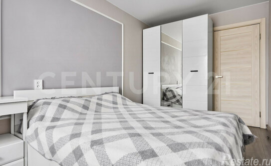 Продажа 3-комн квартиры на вторичном рынке Замшина улица,  д. 19