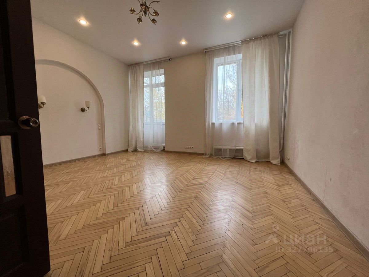 Продажа 3-комн квартиры на вторичном рынке улица Хамовнический Вал, 18