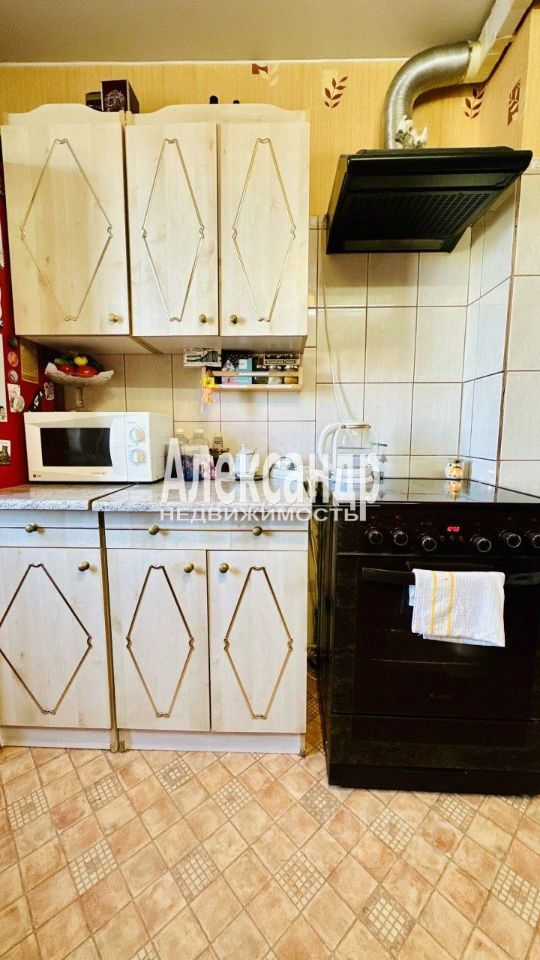 Продажа 1-комн квартиры на вторичном рынке улица Хошимина, 13к1