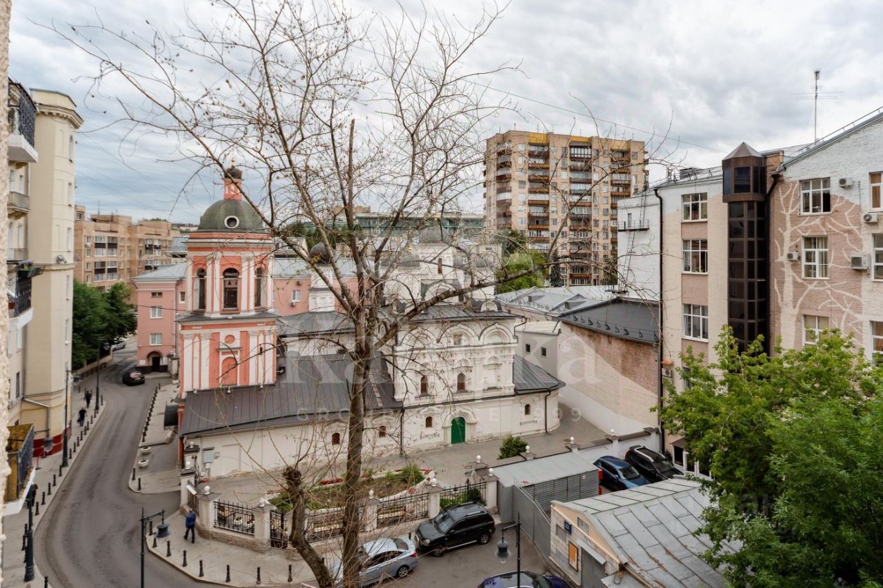 Продажа 4-комн квартиры на вторичном рынке Тверской бульвар, 19