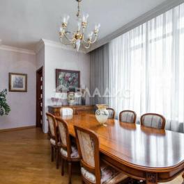 Продажа 5-комн квартиры на вторичном рынке улица Маршала Соколовского,  д. 1