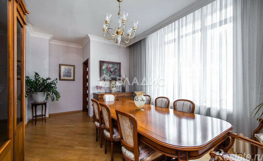 Продажа 5-комн квартиры на вторичном рынке улица Маршала Соколовского,  д. 1