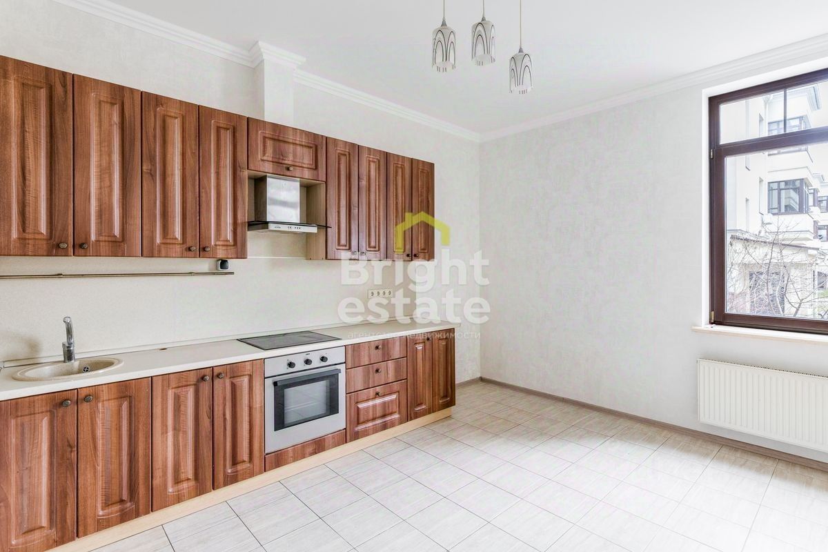 Продажа 3-комн квартиры на вторичном рынке д. Новинки, улица Малахитовая, 5