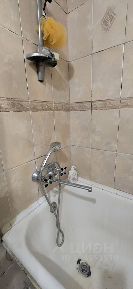 Продажа 2-комн квартиры на вторичном рынке пос. Новый Свет, 11