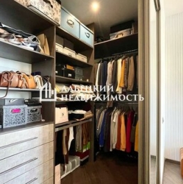 Продажа 4-комн квартиры на вторичном рынке улица Трофимова,  д. 10