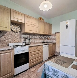 Продажа 3-комн квартиры на вторичном рынке Ветеранов пр-кт