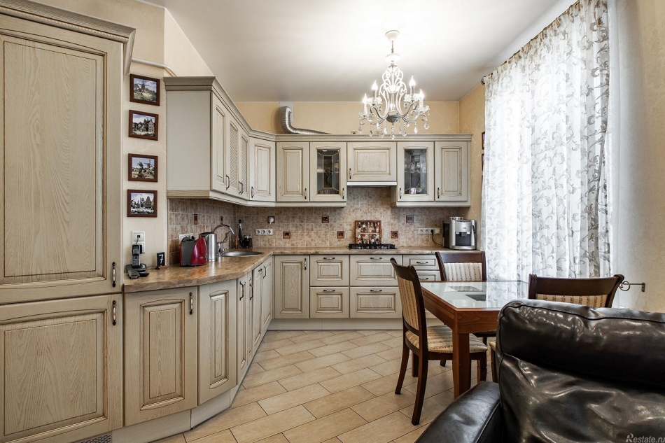 Продажа 3-комн квартиры на вторичном рынке угол между Большеохтинский пр-кт и Краснодонская ул,  д. 33,  к. 1