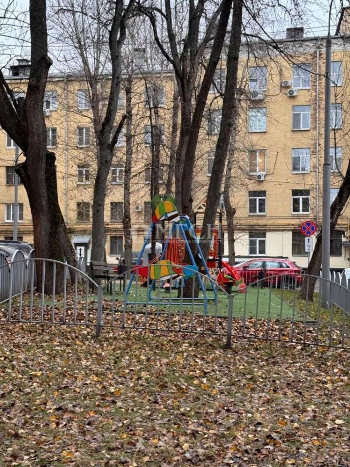Продажа 3-комн квартиры на вторичном рынке переулок Пересветов, 6