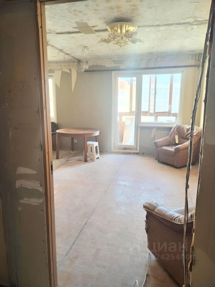 Продажа 3-комн квартиры на вторичном рынке улица Десантников, 20к1