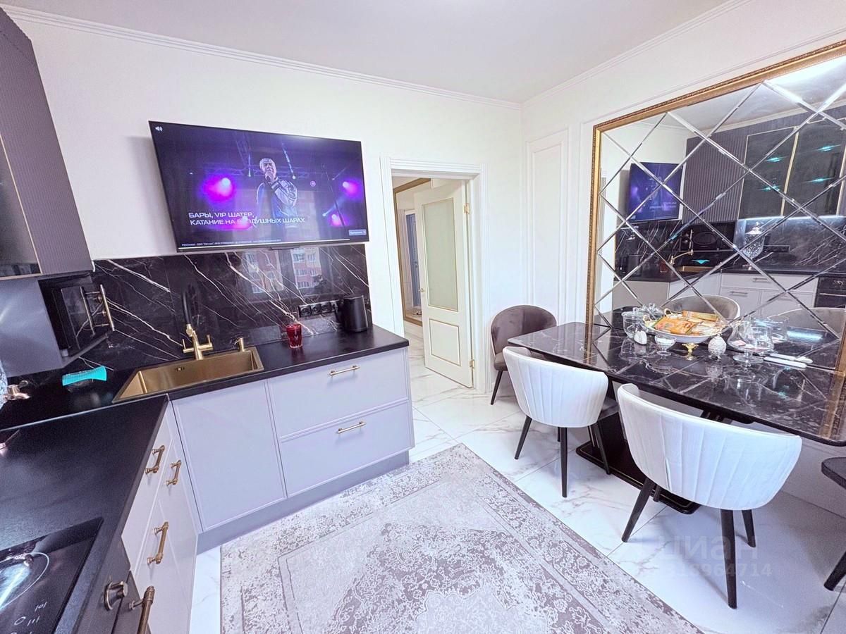 Продажа 2-комн квартиры на вторичном рынке Новые Островцы мкр, д. Островцы, улица Баулинская, 11