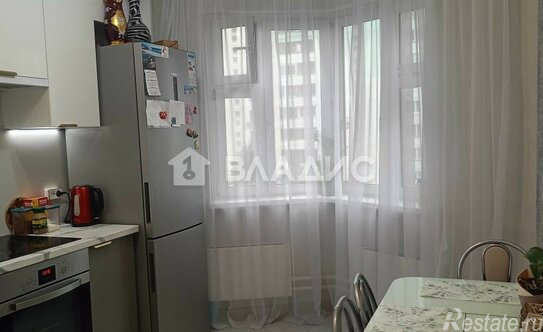 Продажа 2-комн квартиры на вторичном рынке улица Маршала Савицкого,  д. 26