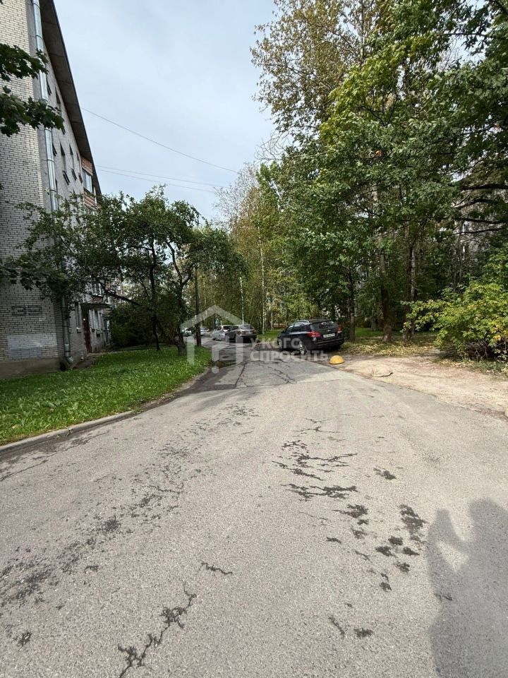 Продажа 2-комн квартиры на вторичном рынке Петергоф, Разводная улица, 39