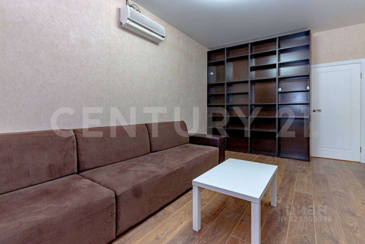 Продажа 3-комн квартиры на вторичном рынке пос. Шушары, Пулковское тер., улица Образцовая, 5к2