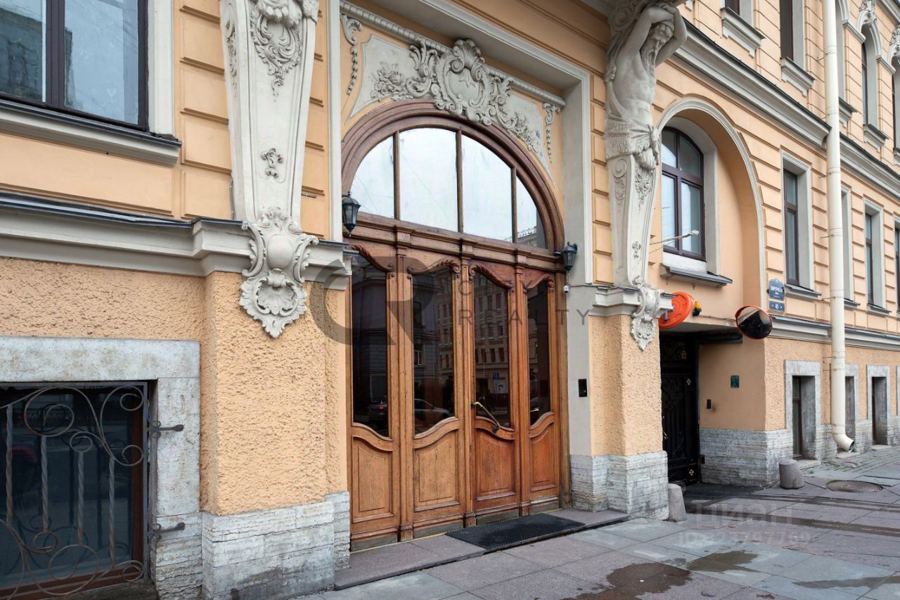 Продажа 5-комн квартиры на вторичном рынке Кирочная улица, 45